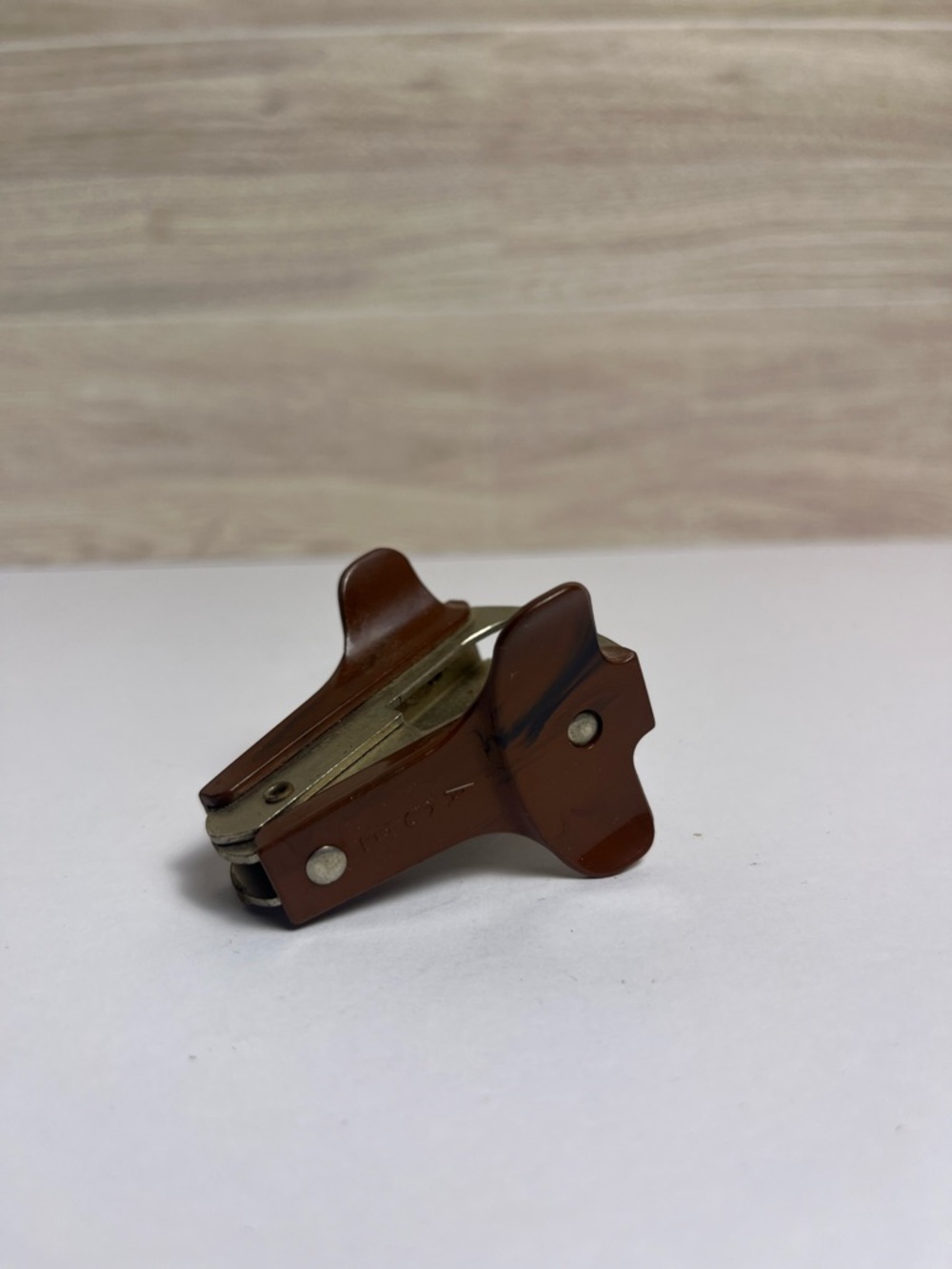 Vintage Ace Staple Remover
Puller Brown Swirl Bakelite? Made
USA Patent